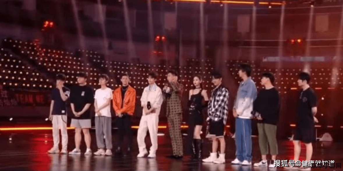 英雄联盟10周年明星表演赛回放 英雄联盟10周年庆典：明星表演赛精彩回放深度解析