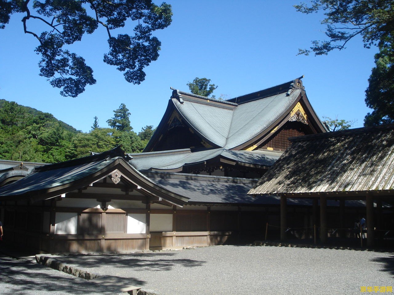 原神神社人影房顶不见了